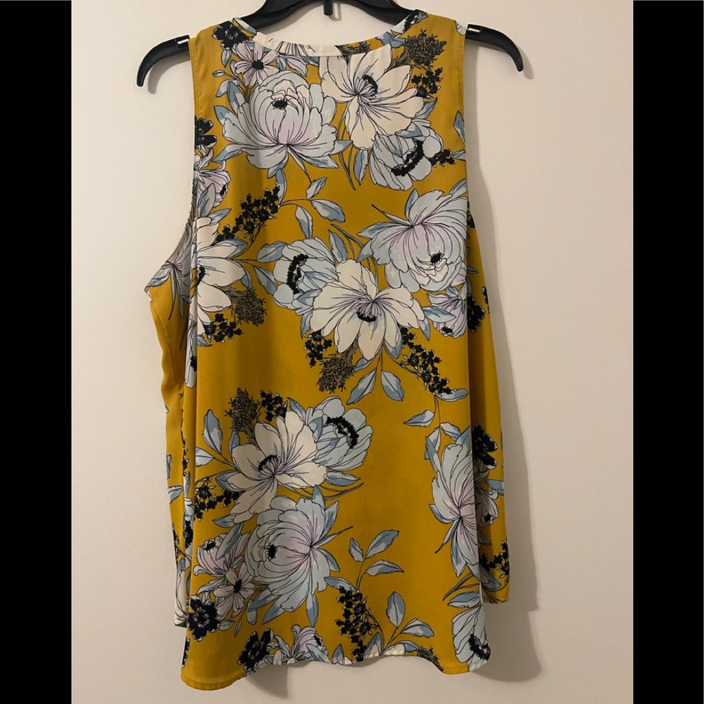 Women’s floral top size XLarge like new